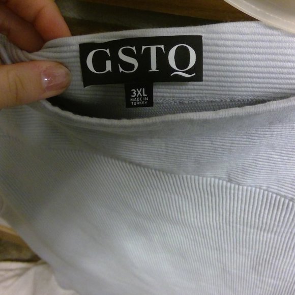 Asymmetric Neck-Top - Picture 4 of 4